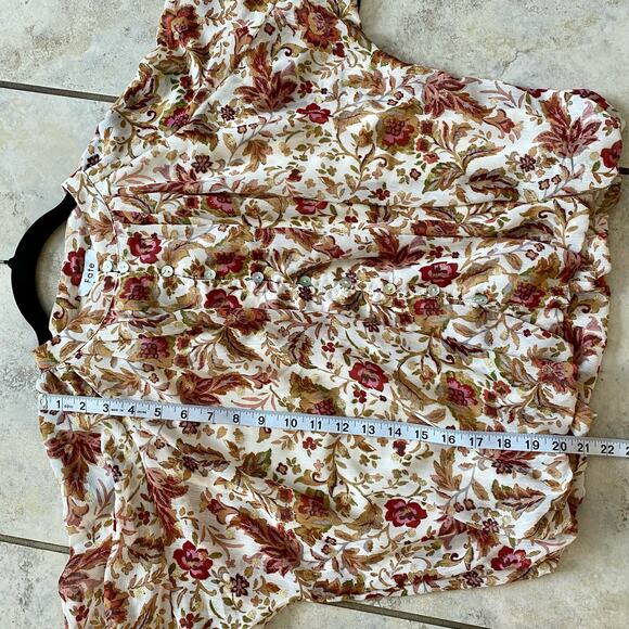 Fate Long Sleeve Floral Pearlescent Buttons
Size Small Romantic - Picture 4 of 14